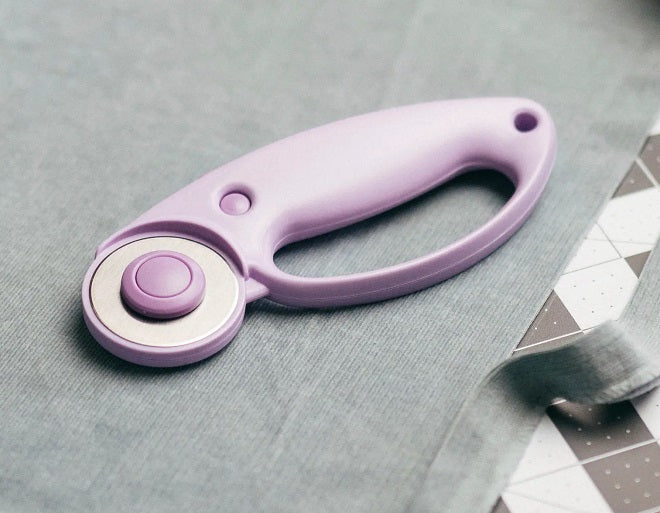 Fiskars - Loop Rotary Cutter 45mm Ultra Lilac – Quilt in a Day