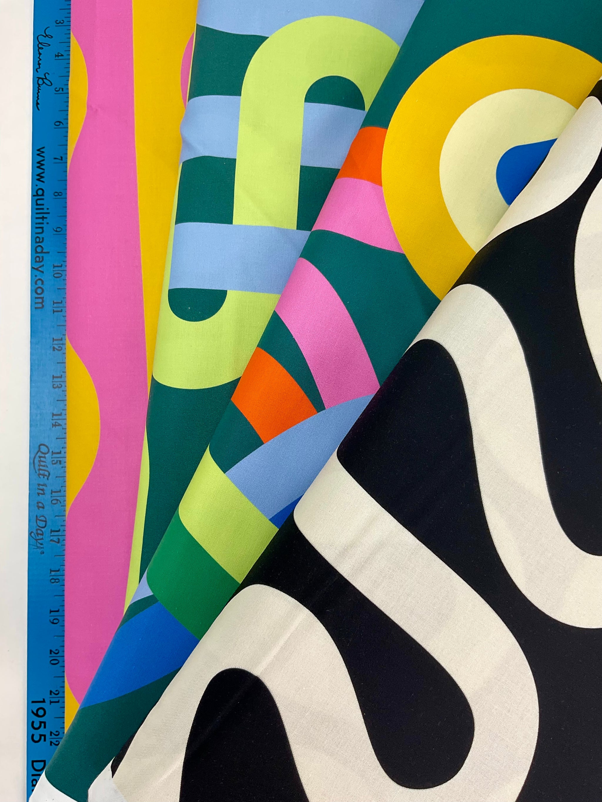 MODA - Groove by Emily Van Hoff - Unspooled - Sping – Quilt in a Day