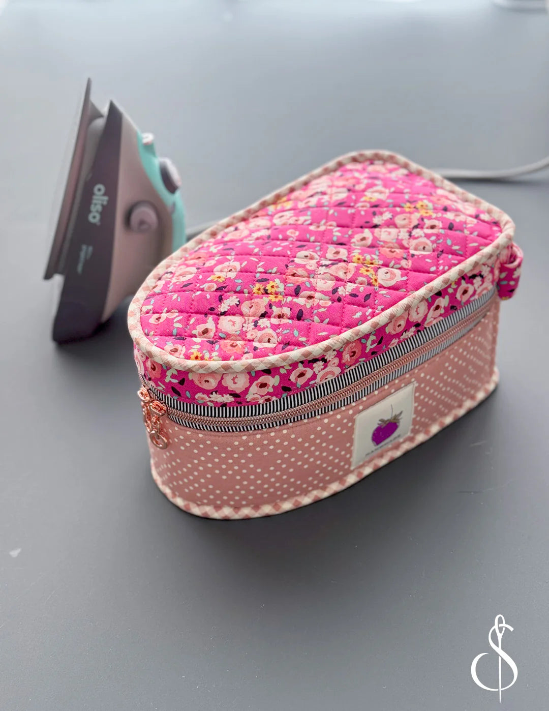 Thread Travel Case Pattern Travel Case for Mini Iron Pattern by Minki Kim – Quilt in a Day